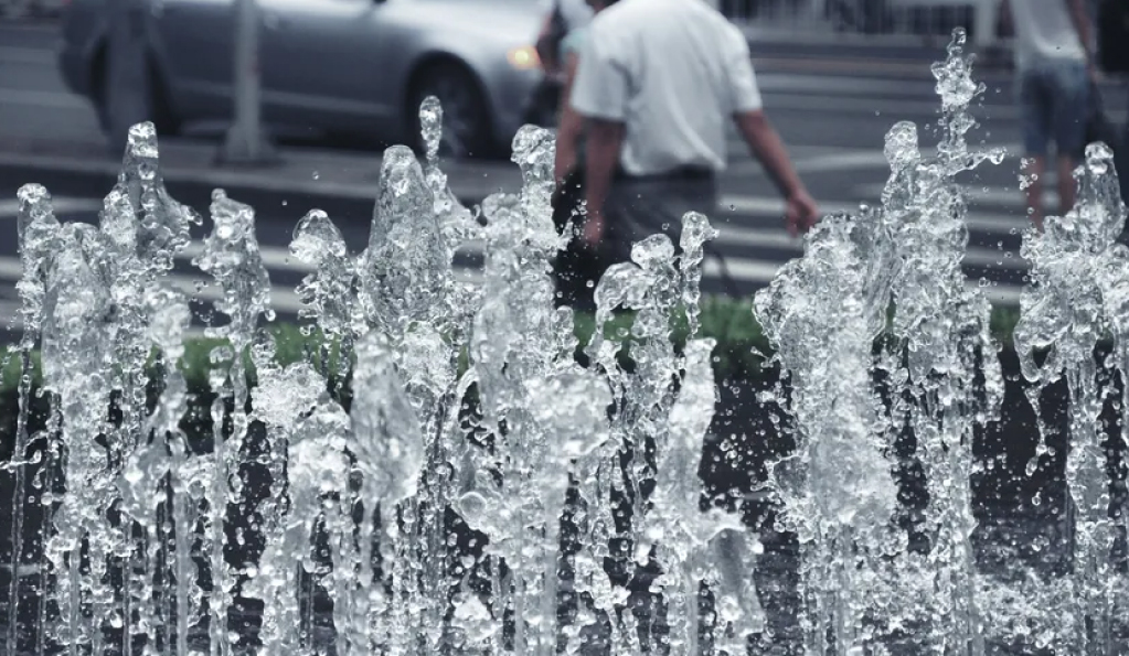 因拖欠污水處理費，污水廠起訴縣政府索賠5.7億，當地擬回購化債